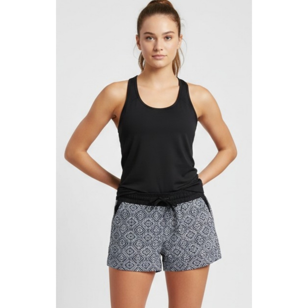Maurices Geometric Print Cuffed Hem Shorts Black & White Size M